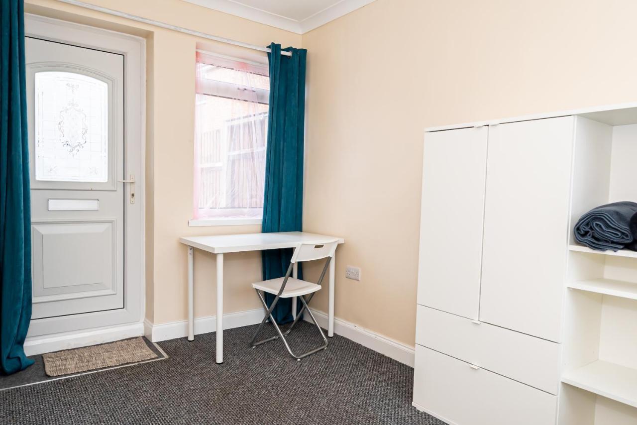 Shirley House 3, Guest House, Self Catering, Self Check In With Smart Locks, Use Of Fully Equipped Kitchen, Close To City Centre, Ideal For Longer Stays, Walking Distance To Bat, 20 Min Drive To Fawley Refinery, Excellent Transport Links Southampton Extérieur photo