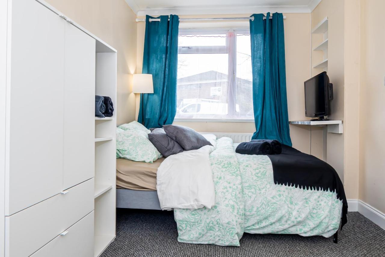 Shirley House 3, Guest House, Self Catering, Self Check In With Smart Locks, Use Of Fully Equipped Kitchen, Close To City Centre, Ideal For Longer Stays, Walking Distance To Bat, 20 Min Drive To Fawley Refinery, Excellent Transport Links Southampton Extérieur photo