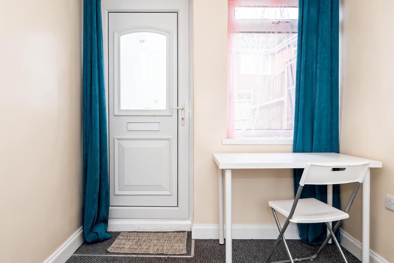 Shirley House 3, Guest House, Self Catering, Self Check In With Smart Locks, Use Of Fully Equipped Kitchen, Close To City Centre, Ideal For Longer Stays, Walking Distance To Bat, 20 Min Drive To Fawley Refinery, Excellent Transport Links Southampton Extérieur photo