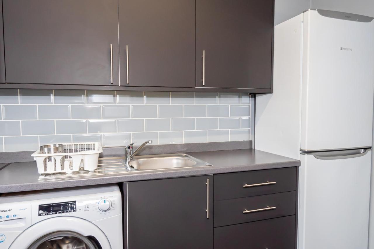 Shirley House 3, Guest House, Self Catering, Self Check In With Smart Locks, Use Of Fully Equipped Kitchen, Close To City Centre, Ideal For Longer Stays, Walking Distance To Bat, 20 Min Drive To Fawley Refinery, Excellent Transport Links Southampton Extérieur photo