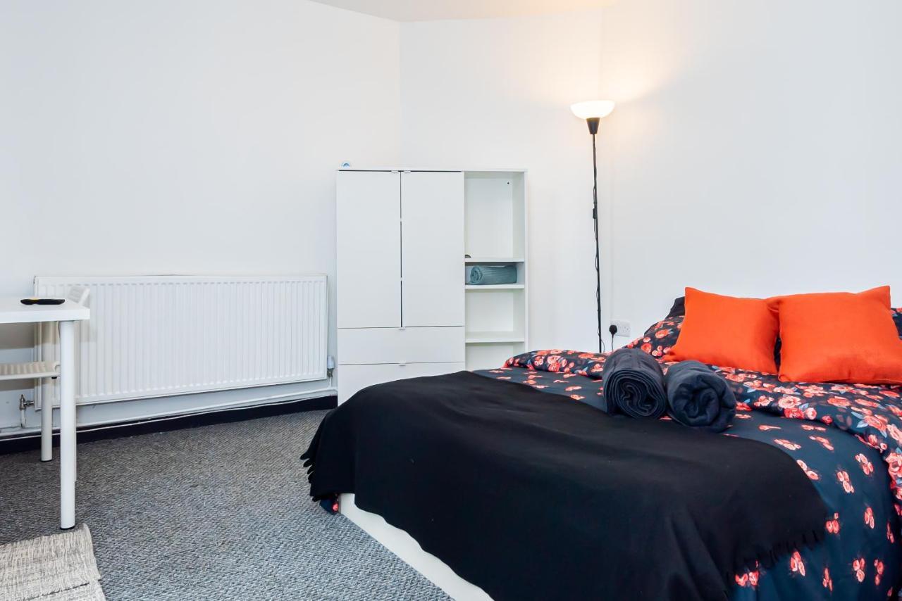Shirley House 3, Guest House, Self Catering, Self Check In With Smart Locks, Use Of Fully Equipped Kitchen, Close To City Centre, Ideal For Longer Stays, Walking Distance To Bat, 20 Min Drive To Fawley Refinery, Excellent Transport Links Southampton Extérieur photo