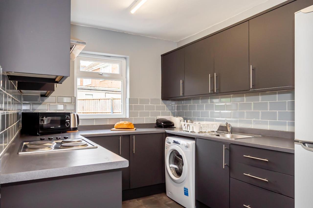 Shirley House 3, Guest House, Self Catering, Self Check In With Smart Locks, Use Of Fully Equipped Kitchen, Close To City Centre, Ideal For Longer Stays, Walking Distance To Bat, 20 Min Drive To Fawley Refinery, Excellent Transport Links Southampton Extérieur photo
