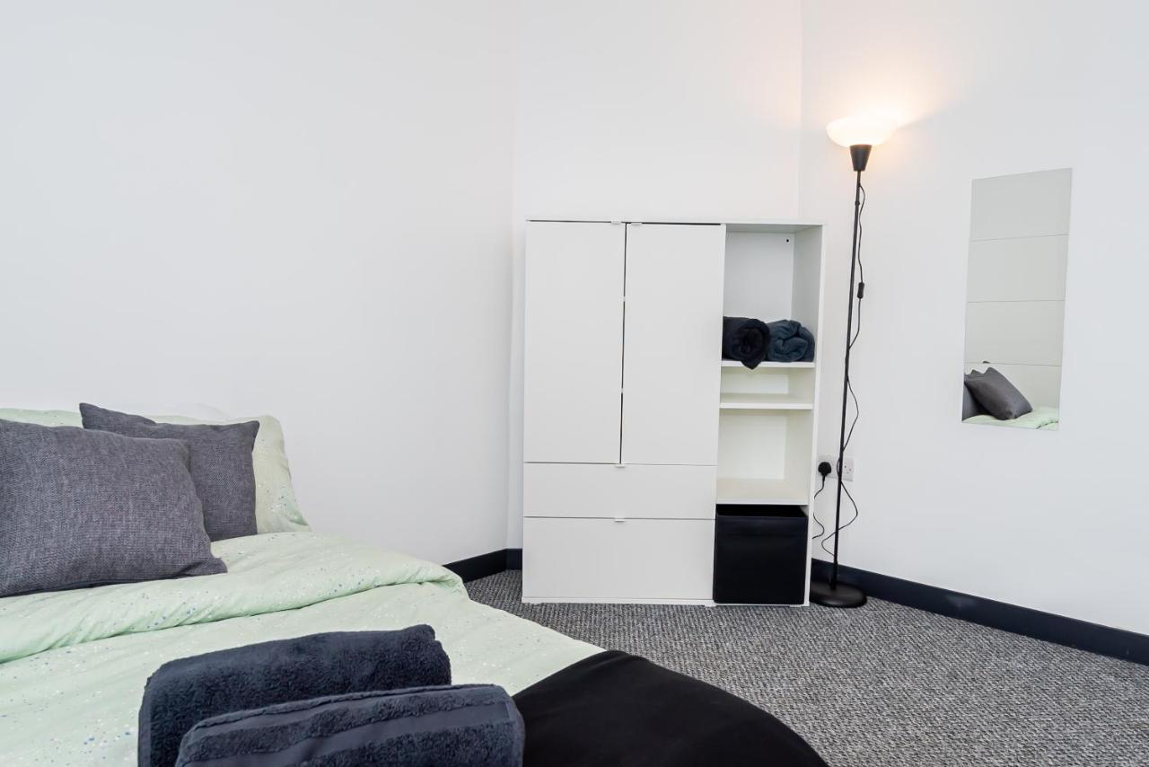 Shirley House 3, Guest House, Self Catering, Self Check In With Smart Locks, Use Of Fully Equipped Kitchen, Close To City Centre, Ideal For Longer Stays, Walking Distance To Bat, 20 Min Drive To Fawley Refinery, Excellent Transport Links Southampton Extérieur photo
