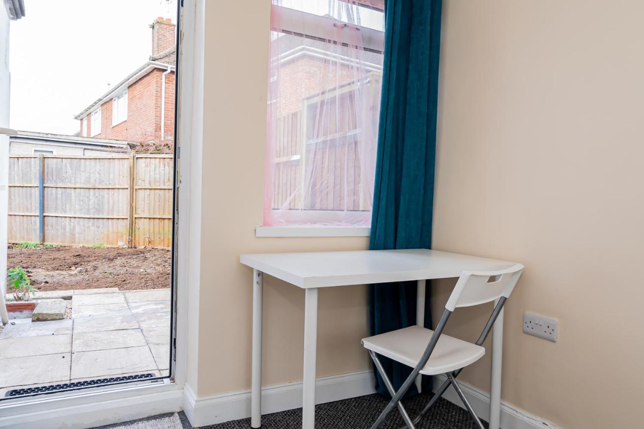 Shirley House 3, Guest House, Self Catering, Self Check In With Smart Locks, Use Of Fully Equipped Kitchen, Close To City Centre, Ideal For Longer Stays, Walking Distance To Bat, 20 Min Drive To Fawley Refinery, Excellent Transport Links Southampton Extérieur photo