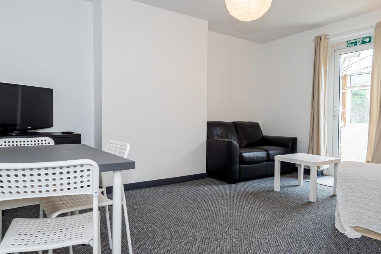 Shirley House 3, Guest House, Self Catering, Self Check In With Smart Locks, Use Of Fully Equipped Kitchen, Close To City Centre, Ideal For Longer Stays, Walking Distance To Bat, 20 Min Drive To Fawley Refinery, Excellent Transport Links Southampton Extérieur photo