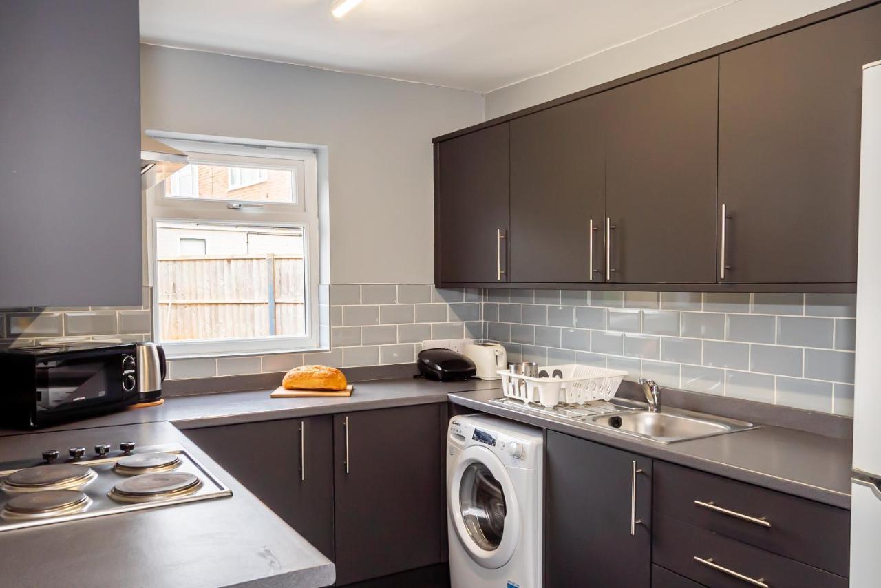 Shirley House 3, Guest House, Self Catering, Self Check In With Smart Locks, Use Of Fully Equipped Kitchen, Close To City Centre, Ideal For Longer Stays, Walking Distance To Bat, 20 Min Drive To Fawley Refinery, Excellent Transport Links Southampton Extérieur photo